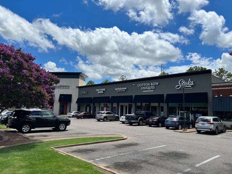 Nail Salon Expands